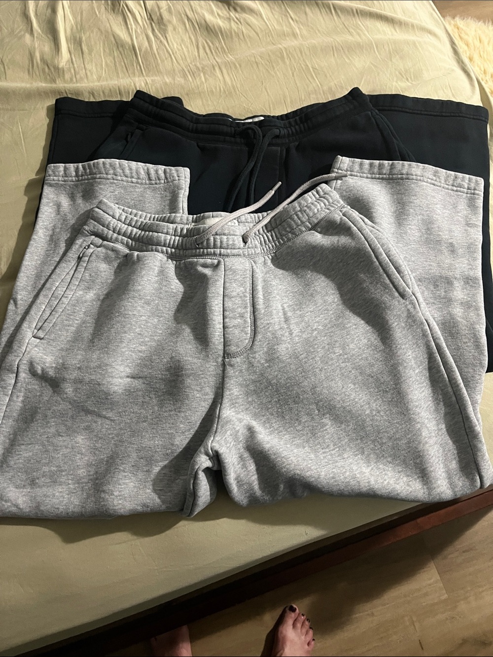 Hollister Men’s Sweatpants Set in Light Gray and Black